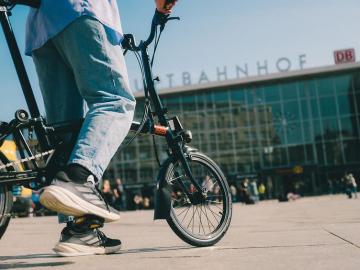 Brompton and Deutsche Bahn Expand Folding Bike Subscription with E-Bike